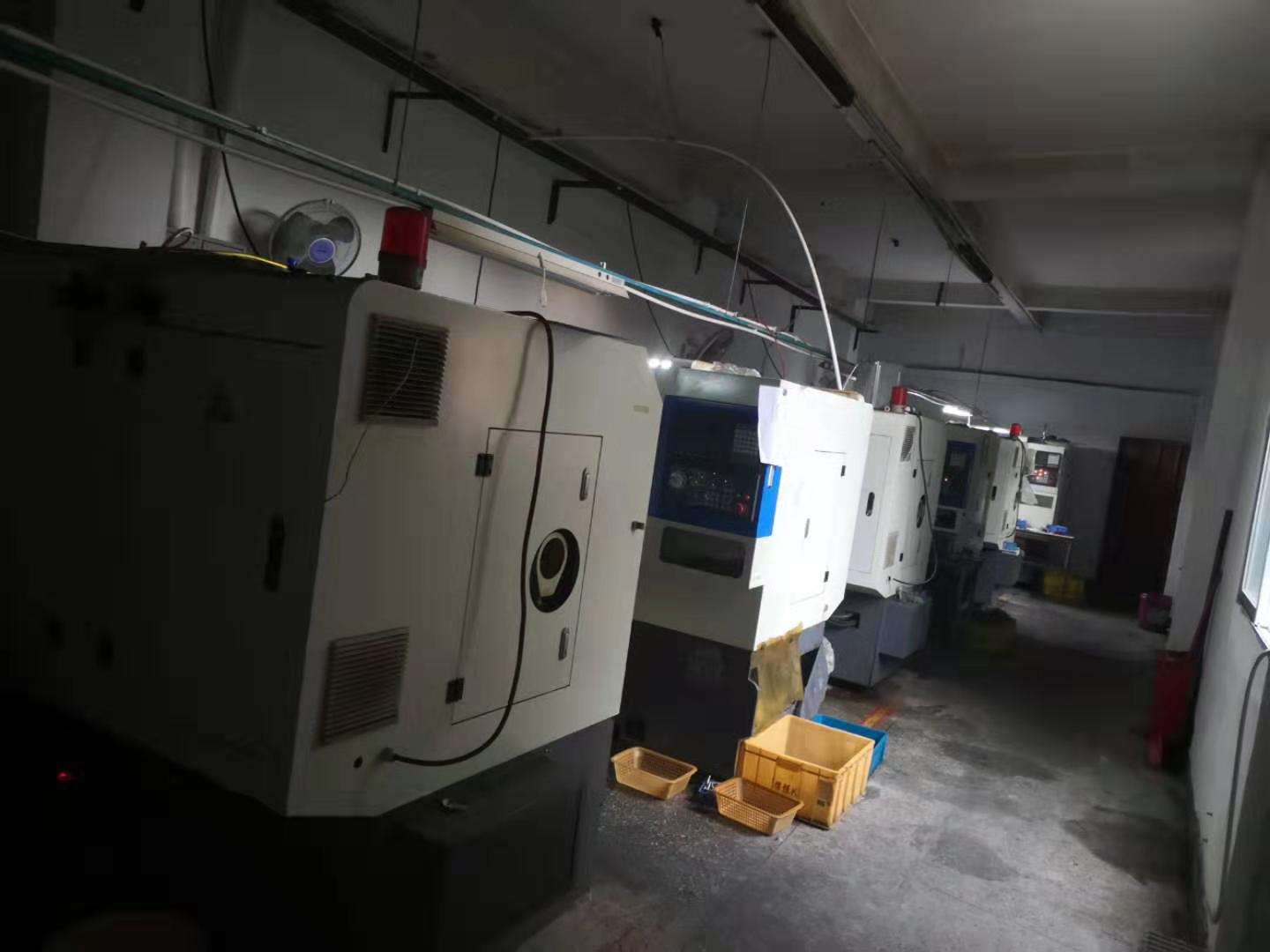 現(xiàn)在機(jī)器擺在一樓，總的有六~七臺(tái)機(jī)，六臺(tái)機(jī)是中山凱恩利機(jī)械的。其中36機(jī)5臺(tái)，46機(jī)1臺(tái)